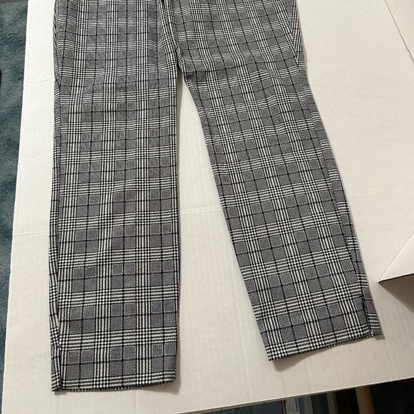 Old Navy Women's Plaid Trousers Ankle Black White Size 10 - Picture 2 of 6